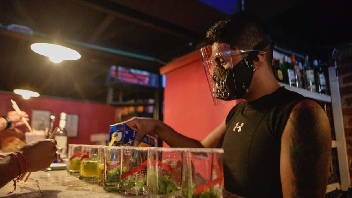 Bares, antros, cantinas y salones de fiesta habían entrado en el programa ReAEBRE para funcionar como restaurantes