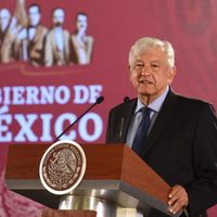 AMLO presume independencia de poderes: con el fiscal no hablo ni por teléfono y a la Corte la saqué de la red