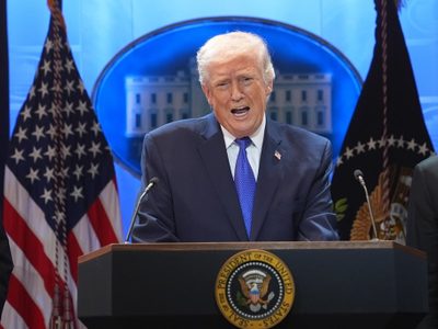 Trump quiere aumentar a 15% el arancel global que anunció tras revés de la Corte Suprema