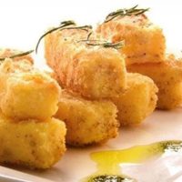 Bastoncitos de polenta y zanahoria con queso: blanditos por dentro y crocantes por fuera, una receta rica y saludable
