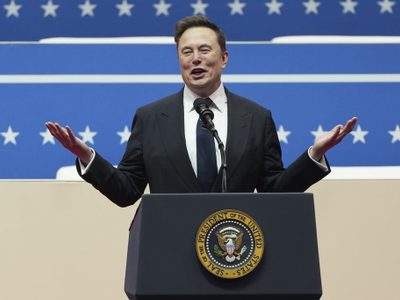 Cómo las tácticas de cortes radicales que Musk llevó a Washington le salieron mal en Twitter