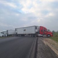 Tiran combustible de pipas en Tamaulipas por no pagar derecho de piso