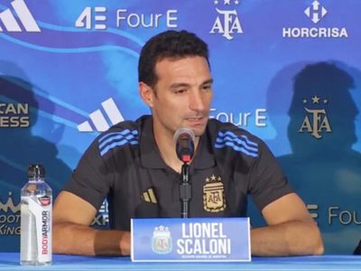 “No es fácil”: Scaloni habló sobre la falta de jugadores del ámbito local en la Selección Argentina