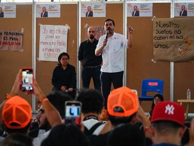 Estudiantes de la UAM Xochimilco abuchean e increpan a Jorge Álvarez Máynez (Videos)