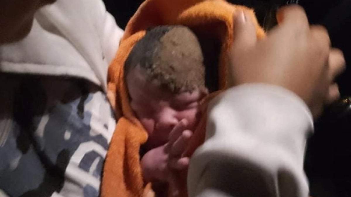 El bebé recién nacido en Balsa Las Perlas. Fuente: (Radio comunitaria Quimunche)