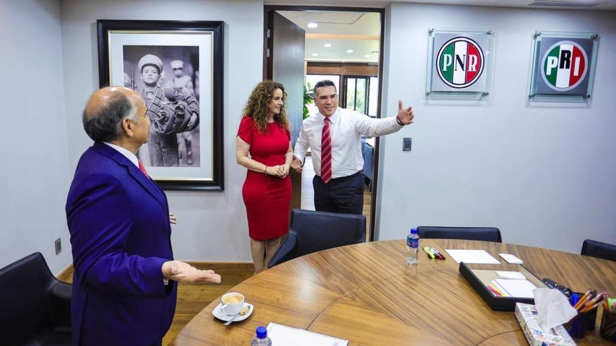 La senadora Nancy de la Sierra Aramburo con Alejandro Moreno, líder del PRI