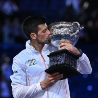 Djokovic alcanza los 22 Grand Slams de Nadal al conquistar el Abierto de Australia