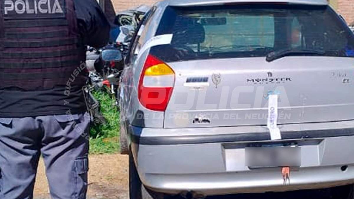 El Fiat Palio que habría sido usado para el brutal robo a un puestero de Loncopué. Fuente (Policía de Neuquén)