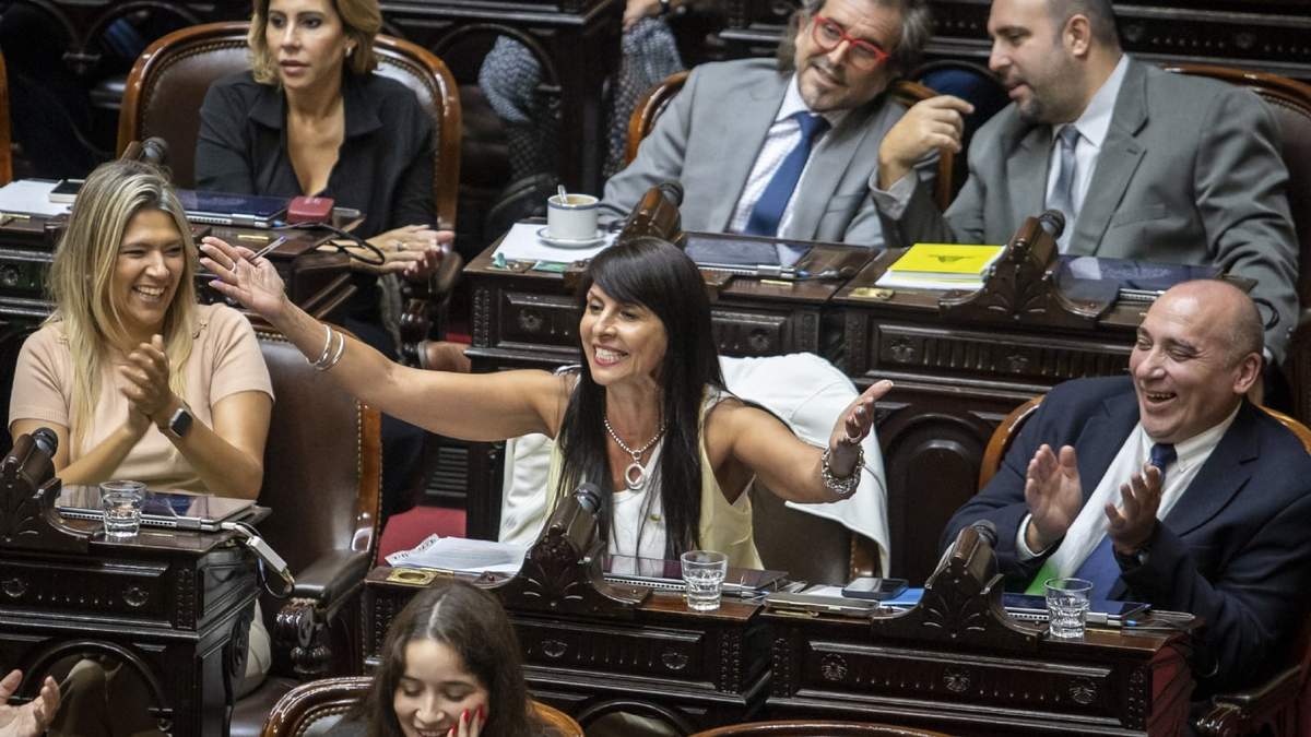 La diputada Lorena Villaverde, de La Libertad Avanza, señalada por sus vínculos con el narcotráfico.