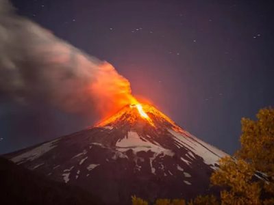 El volcán Villarrica registra un aumento de temperatura y es visible la lava en su cráter
