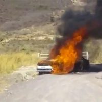 Encuentran un cadáver dentro de auto calcinado en Jalisco