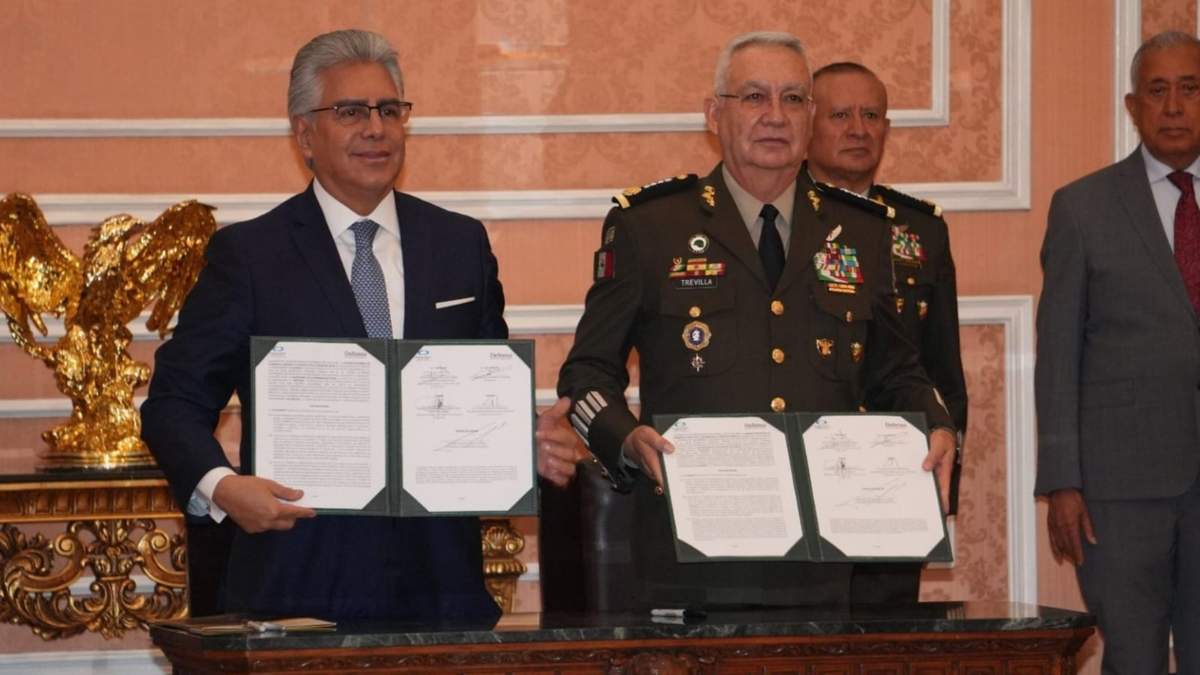 El presidente de CANACO CDMX y el secretario de la Defensa Nacional formalizan convenios de colaboración en beneficio de militares.