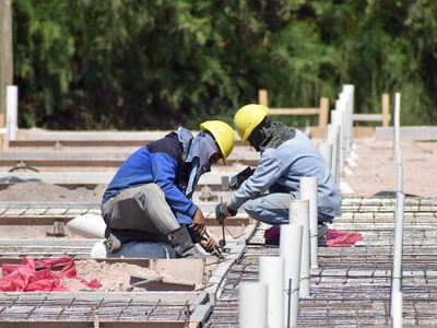 Despedidos unos 150 obreros de la construcción entre jueves y viernes: proyectan 500 en total