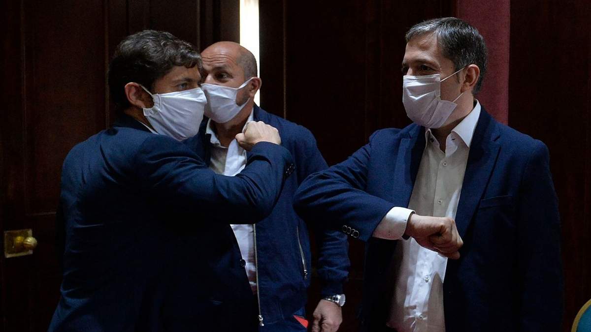 Gobernador bonaerense Axel Kicillof con intendentes. Fuente: (Twitter)