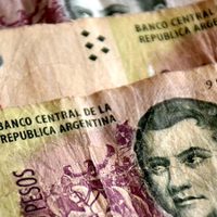 Aún hay tiempo para sacárselos de encima: extendieron el plazo para cambiar los billetes de cinco
