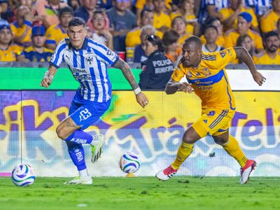 Rayados se quedó con la victoria 2-1 ante Tigres en el Volcán.