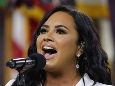 Demi Lovato la rompió en el Super Bowl 2020 pero un detalle del vestuario dio que hablar. ¡Mirá!