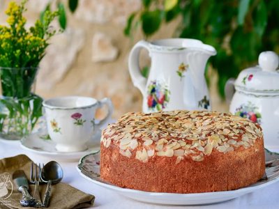 El bizcocho de almendras con especias más tierno y aromático: el clásico de la abuela que combina perfecto con el mate
