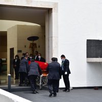 El cuerpo de Luis Echeverría llega a funeraria de Cuajimalpa, donde será velado