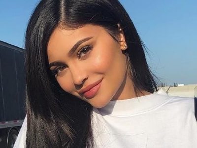¿¡En el baño!? Kylie Jenner hizo esto ¡en primer plano y frente al espejo!