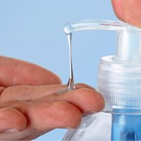 Cervecería de Bariloche adapta su planta para elaborar sanitizante