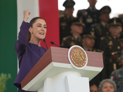 Sheinbaum reconoce a mujeres de las Fuerzas Armadas durante el 8M