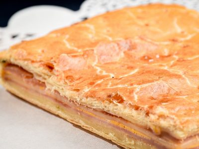 Fácil y sin amasar, hacé esta torta de jamón y queso sin gluten, que es un camino de ida para la hora del mate