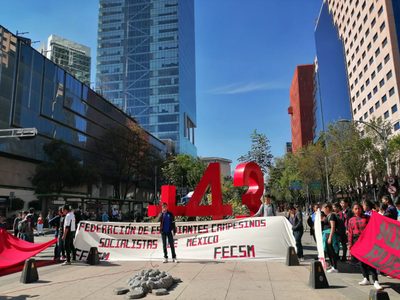 Simpatizantes de AMLO toman los principales accesos al Zócalo de la CDMX