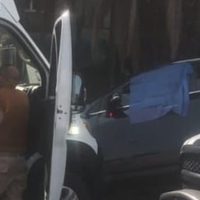 Asesinan a un hombre que iba a bordo de una camioneta en Río Churubusco; una mujer resultó herida