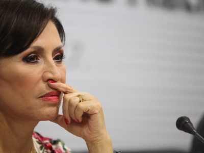 Nuevo revés a Robles: juez desecha demanda de amparo contra juicio político