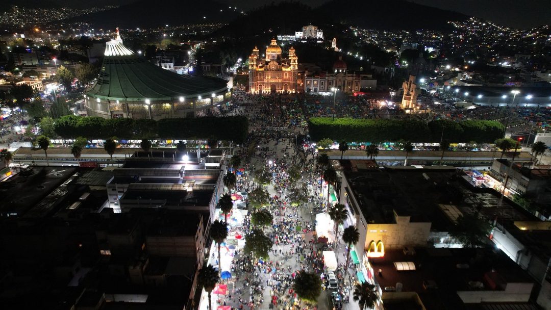 LLegada de peregrinos a la Basílica de Guadalupe