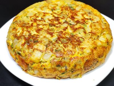 Tortilla de papas vegana sin huevo y muy fácil, la receta perfecta con el secreto para que no se desarme