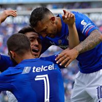 Ganan los cementeros en el adiós al estadio Azul