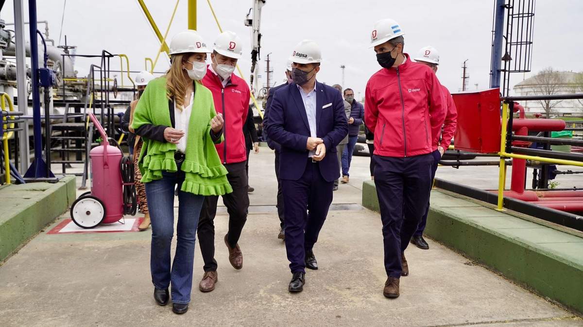 El secretario de Energía, Darío Martínez, durante su recorrida. Fuente: (Twitter)