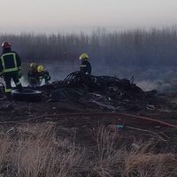 Bomberos Voluntarios lograron contener un incendio antes de que alcanzara el predio de una empresa