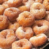¿Tenés harina y ganas de algo rico para el mate? Probá estas rosquitas dulces fáciles y rendidoras que se hacen con solo 4 ingredientes