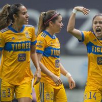Tigres femenil vence 1-0 a Rayadas con errático arbitraje en la ida de la final