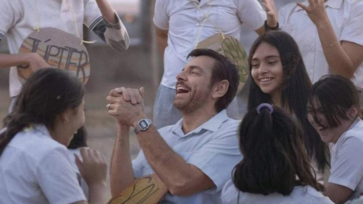 Eugenio Derbez en la película "Radical"
