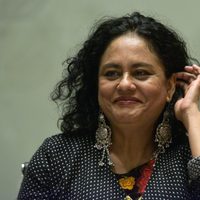 Bibliotecas de México tendrán colecciones en lenguas originarias: Natalia Toledo