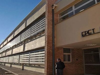 Denuncian que una alumna de secundaria fue víctima de acoso frente al colegio