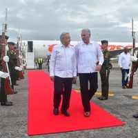 AMLO condecora a Miguel Díaz-Canel con la Orden del Águila Azteca