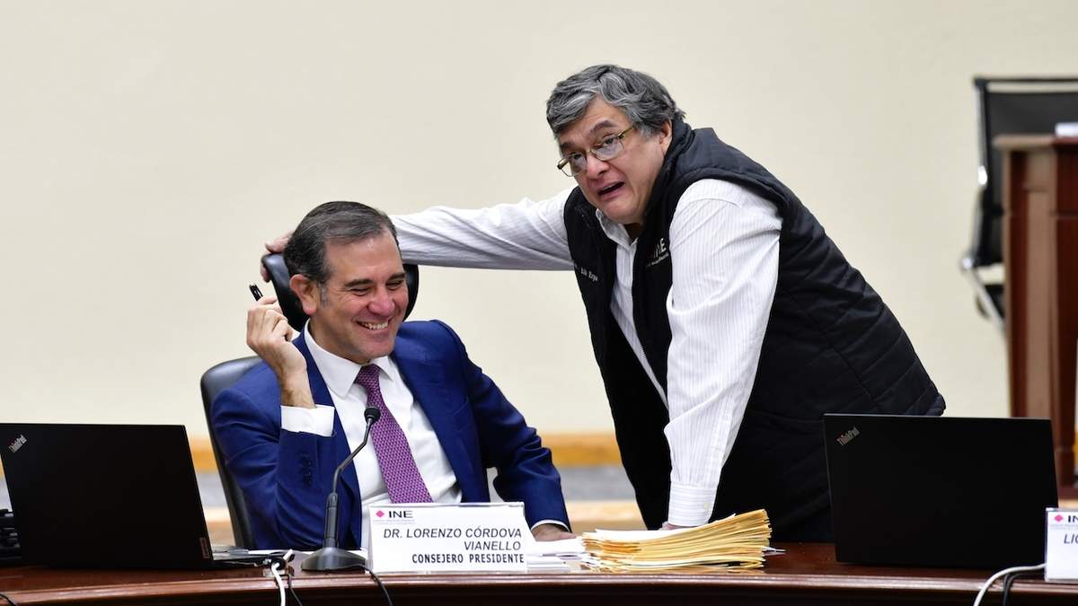 Los consejeros Lorenzo Córdova y Uuc-kib Espadas