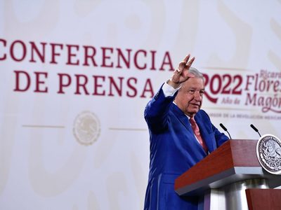 AMLO felicita a “Checo” Pérez por su triunfo en el GP de Mónaco