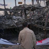 Rescatan con vida a militar de EU que estaba desaparecido tras derribo de avión en Irán