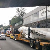 Se atora un avión en Viaducto Tlalpan (Videos)