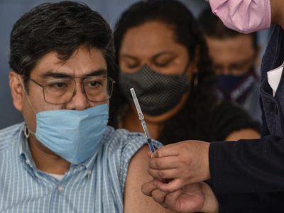 ¿Cómo funcionan las vacunas covid-19?, la OMS te lo explica