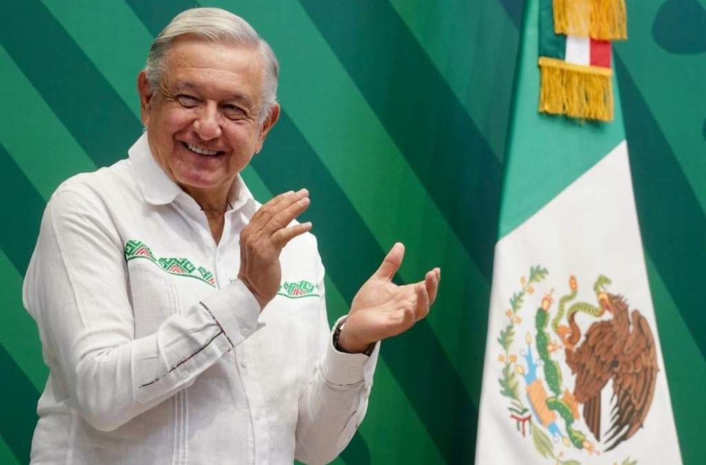"Para que no pierdan el sentido del humor nuestros adversarios", dijo el presidente, justificando así la presentación de los datos de la tasa de cambio peso-dólar y una encuesta favorable sobre su popularidad.