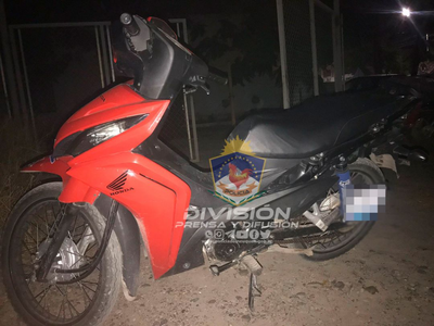 Doblete en un operativo policial: recuperaron una moto robada y detuvieron a un prófugo de la justic
