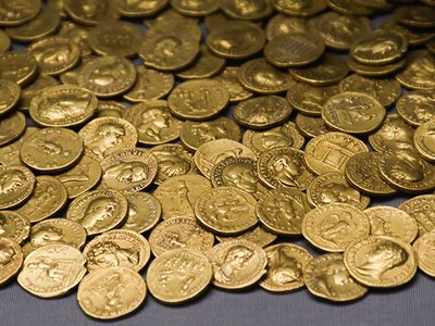 Con solo monedas viejas y mucha creatividad: así podés decorar las macetas de tu hogar