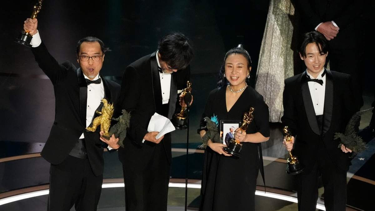 Masaki Takahashi, Takashi Yamazaki, Kiyoko Shibuya, y Tatsuji Nojima reciben el premio a mejores efectos visuales por "Godzilla Minus One" en los Oscar